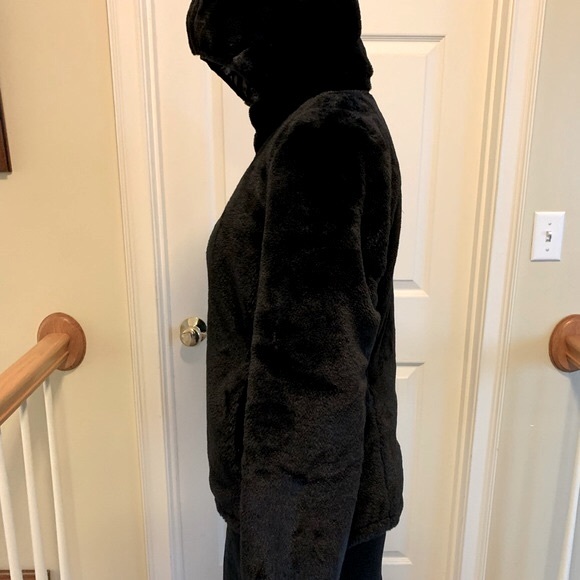 Andrew Marc reversible hooded jacket. Soft black faux fur or shiny gray puffer - Picture 3 of 12